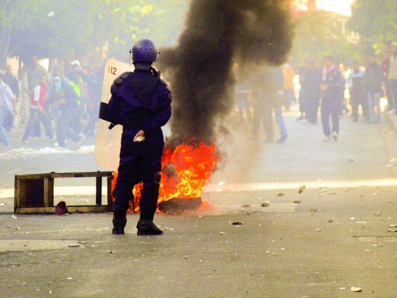 110109_Algeria_slashes_food_prices_amid_riots_002